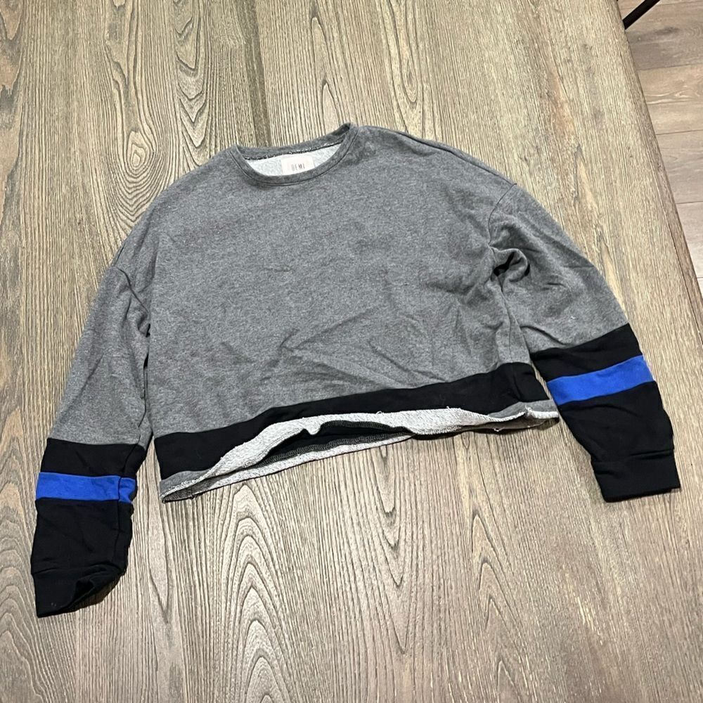 Demi Lovato Fabletics Crop Odessa Sweater Sweatshirt Crew Neck Gray SZ Large